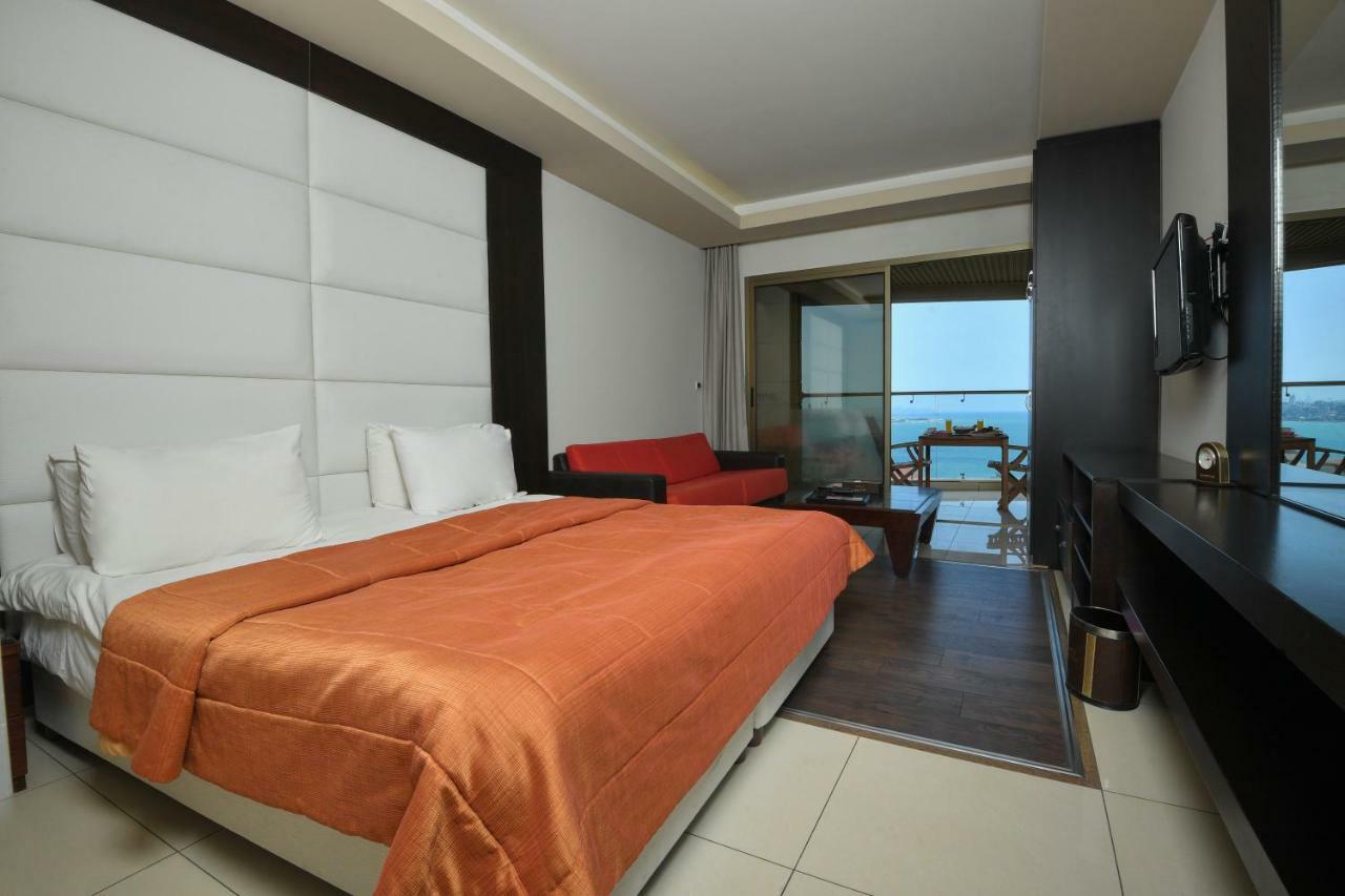 Hollywood Inn Boutique Hotel Jounieh Exterior photo